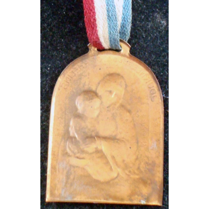 JOURNEE 1914 - 1918  :  médaille en métal embouti de la journée des orphelins
