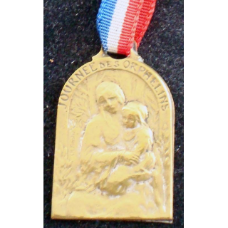 JOURNEE 1914 - 1918  :  médaille en métal embouti de la journée des orphelins