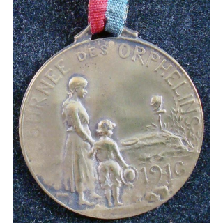 JOURNEE 1914 - 1918  :  médaille en métal embouti de la journée des orphelins 1916