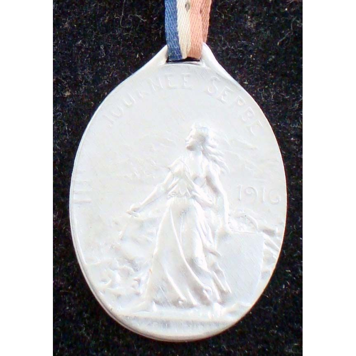 JOURNEE 1914 - 1918  :  médaille en métal embouti argenté de la journée serbe