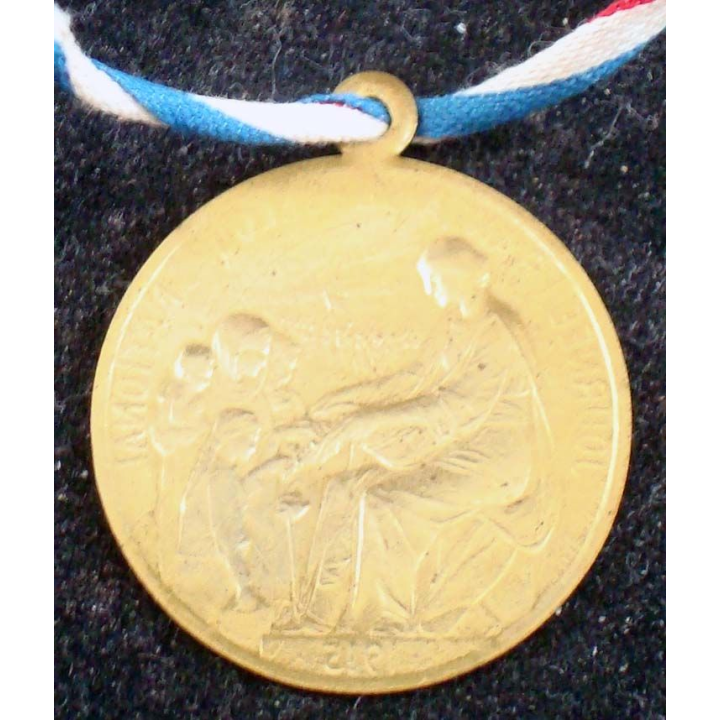 Médaille en métal embouti de la journée française de secours national