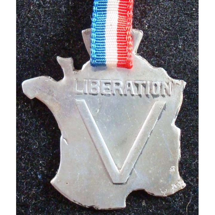 JOURNEE 1939 - 1945  :  médaille en métal embouti de la victoire de la libération