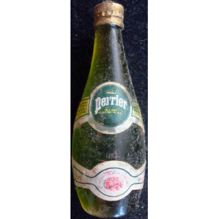 MAGNET FRIGO : magnet frigo représentant une bouteille de Perrier