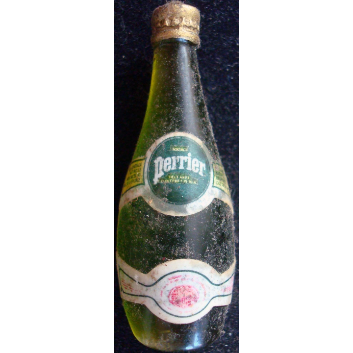 MAGNET FRIGO : magnet frigo représentant une bouteille de Perrier