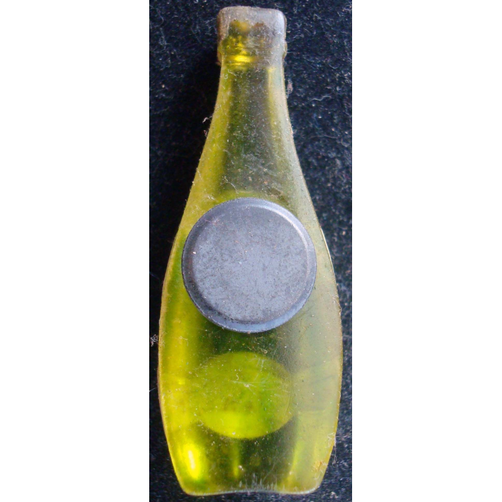 MAGNET FRIGO : magnet frigo représentant une bouteille de Perrier