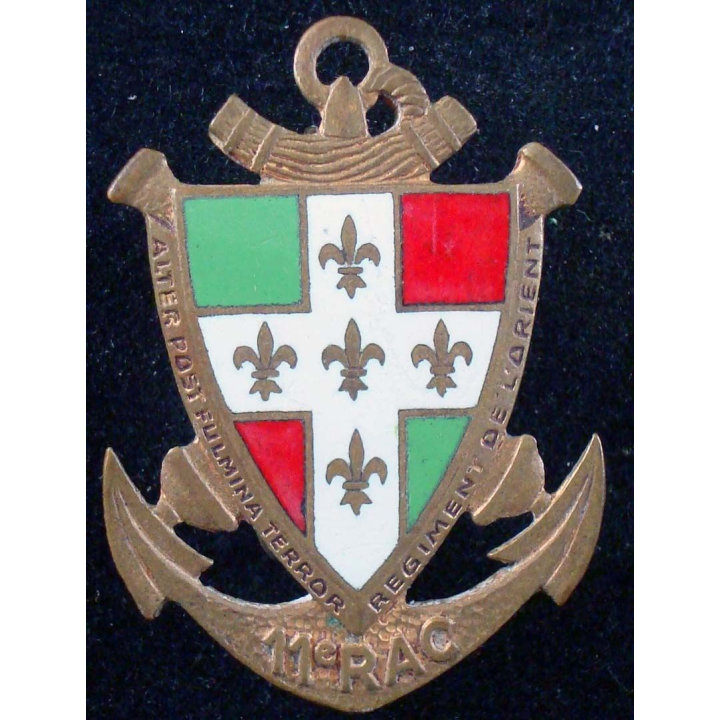 11° régiment d'artillerie coloniale de fabrication Mardini G. 820 en émail quartiers rouges