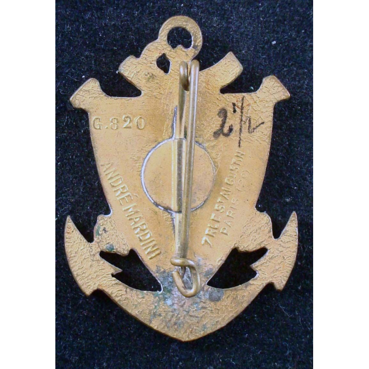 11° régiment d'artillerie coloniale de fabrication Mardini G. 820 en émail quartiers rouges