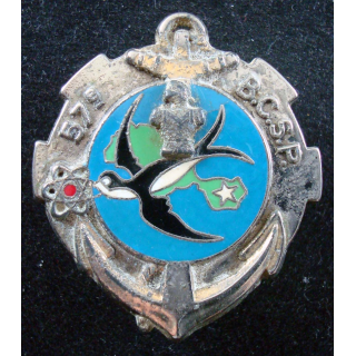 57°BCSP : insigne métallique du 57° bataillon de commandement et de soutien du pacifique de fabrication Drago G. 2666