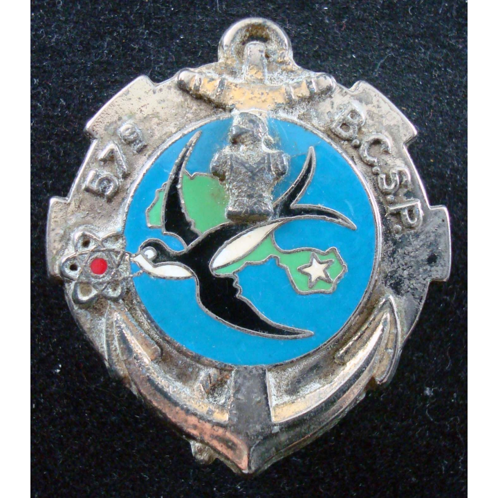 57°BCSP : insigne métallique du 57° bataillon de commandement et de soutien du pacifique de fabrication Drago G. 2666