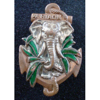 4°RIAOM de fabrication Drago G. 2052 en émail 4 fermé avec un éclat