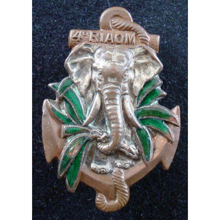 4°RIAOM de fabrication Drago G. 2052 en émail 4 fermé avec un éclat