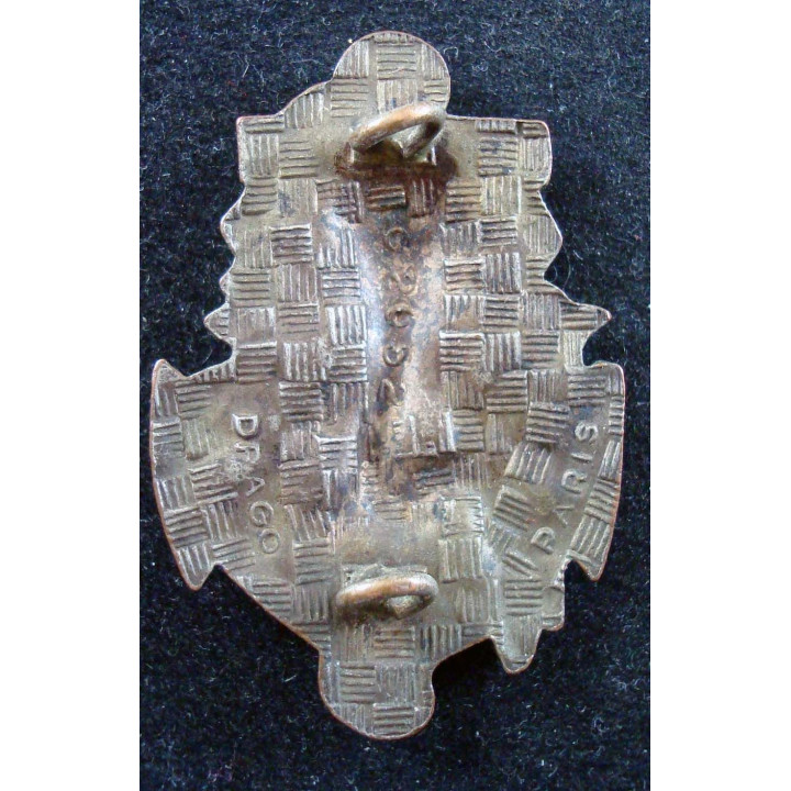 4°RIAOM de fabrication Drago G. 2052 en émail 4 fermé avec un éclat