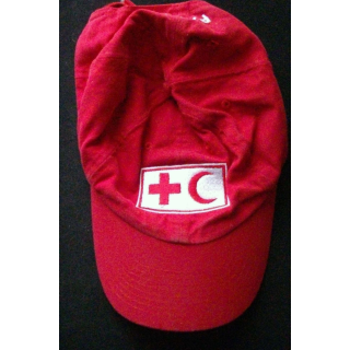 Casquette de la croix rouge comprenant la croix et le croissant rouges brodés
