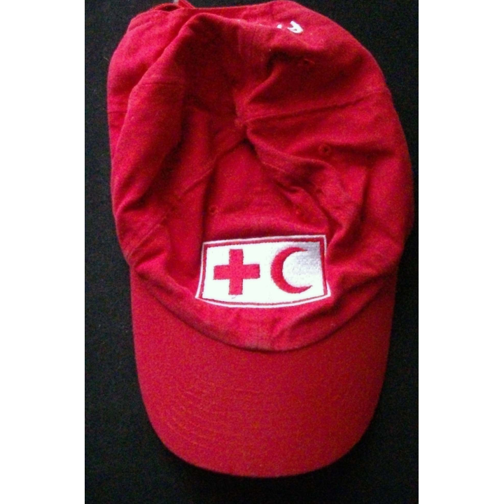 Casquette de la croix rouge comprenant la croix et le croissant rouges brodés
