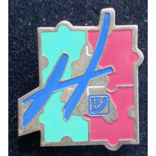 Pin's santé : pin's Hôpital de hauteur 2,9 cm de couleur rouge et verte
