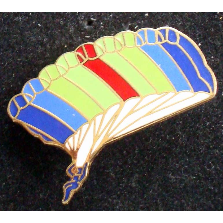 Pin's parachute : pin's représentant une aile de parachute