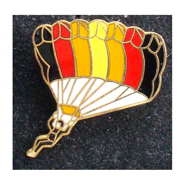 Pin's parachute : pin's représentant une aile de parachute