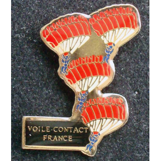 Pin's parachute : pin's représentant les voiles de contact de parachute