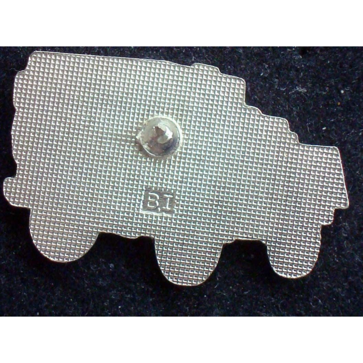 Pin's militaire : pin's représentant un camion de pompier