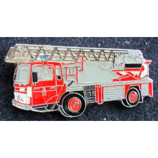Pin's pompier : pin's représentant un camion de pompier grande échelle