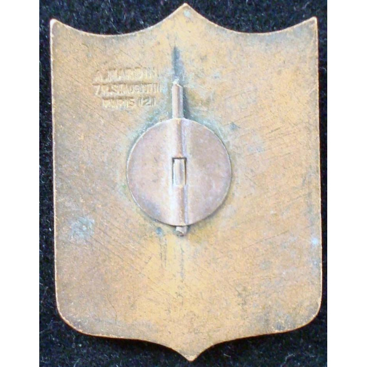 BA 117 Paris de fabrication Mardini en émail épingle aux extrémités coupées