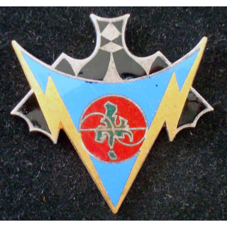 STB 82 -110 sans fabricant A. 897 en émail épingle coupée aux extrémités