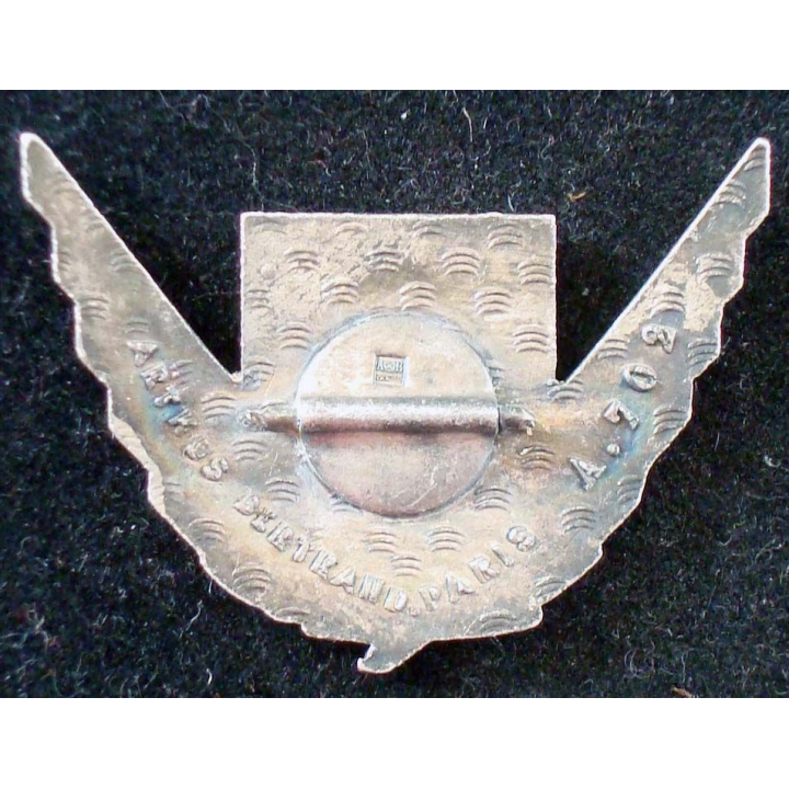 BA 106 de fabrication Arthus Bertrand A. 702 en émail