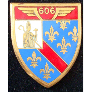 EAA 606 de fabrication Drago A. 648 en émail épingle coupée de part et d'autre des boléros