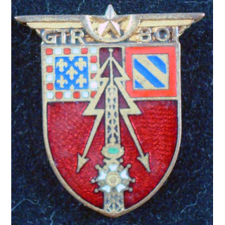 GTR 801 de fabrication Drago A. 633 avec son épingle coupée de part et d'autre du boléro