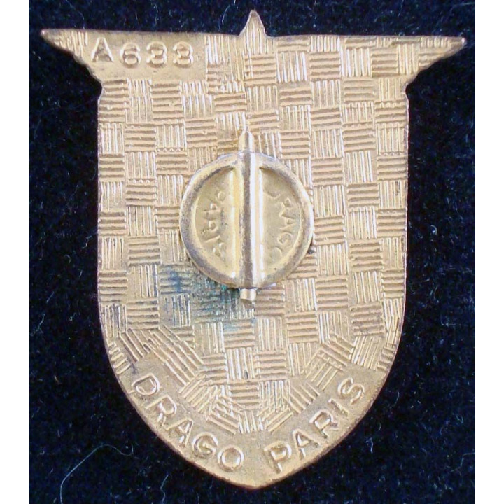 GTR 801 de fabrication Drago A. 633 avec son épingle coupée de part et d'autre du boléro