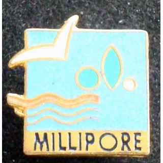 Pin's sportif : pin's MILLIPORE Natation