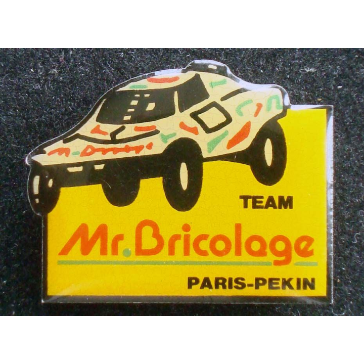 Pin's automobile : MR BRICOLAGE Team Paris Pekin