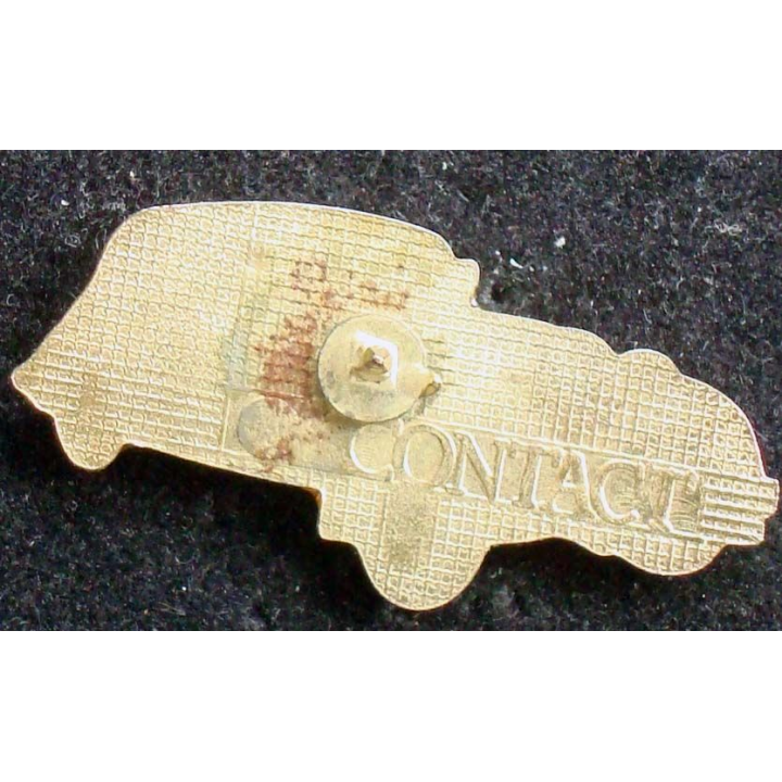 Pin's automobile : pin's représentant une vieille voiture