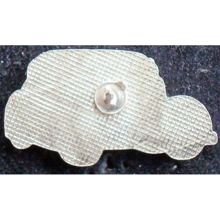 Pin's automobile : pin's représentant une vieille voiture