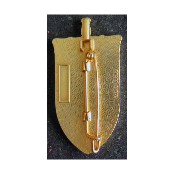 ECOLE : insigne métallique de la Corniche Mac Mahon du lycée militaire d'Autun