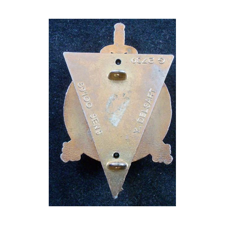 BG : insigne métallique de la batterie géographique de fabrication Delsart G.2739