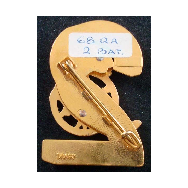 68° RA : insigne métallique de la 2° batterie du 68° régiment d'artillerie de fabrication Drago