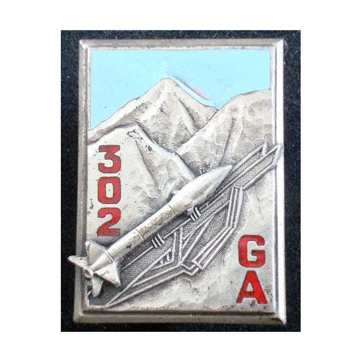 302° GA : insigne métallique du 302° groupe d'artillerie de fabrication Drago Paris G. 1667 en émail