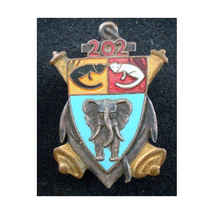 202° RAC : insigne métallique du 202° régiment d'artillerie coloniale de fabrication Augis en émail