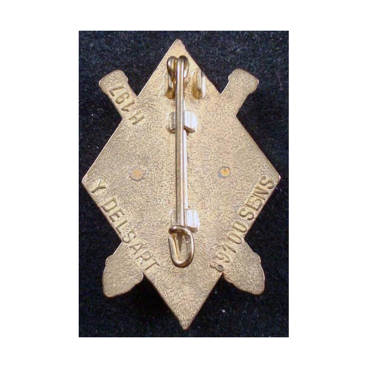 68° RA : insigne métallique du 68° régiment d'artillerie de fabrication Delsart H. 197