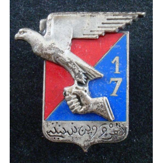 17° RA : insigne métallique du 17° régiment d'artillerie de fabrication Drago en émail