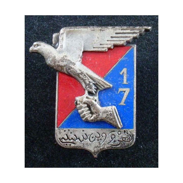 17° RA : insigne métallique du 17° régiment d'artillerie de fabrication Drago en émail