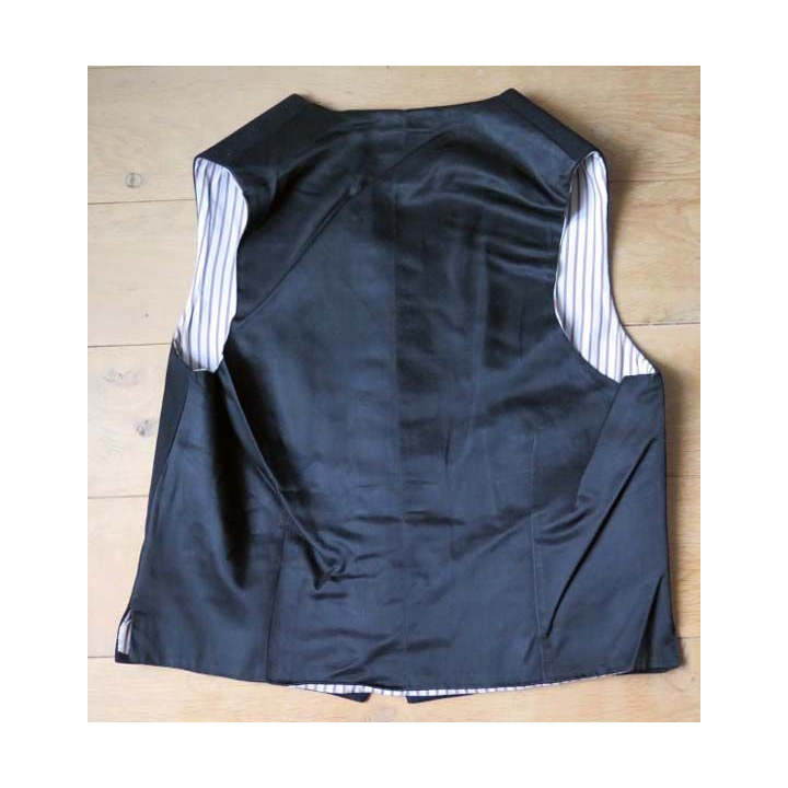 MILITARIA : Gilet d'arme de tenue de sortie d'officier des écoles  avec 14 boutons réglementaires