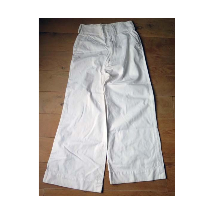 MILITARIA : tenue de marin suédois du début des années 1970 comprenant veste, pantalon et bachi