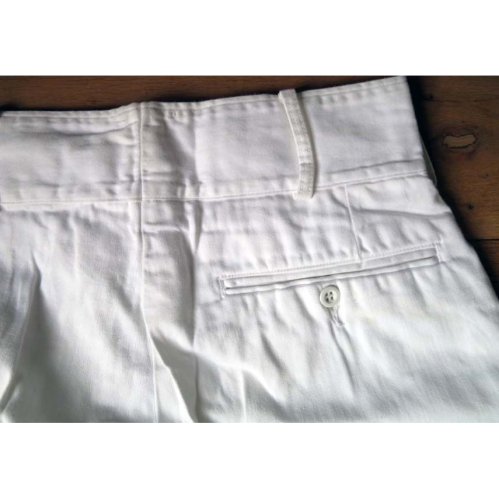 MILITARIA : tenue de marin suédois du début des années 1970 comprenant veste, pantalon et bachi