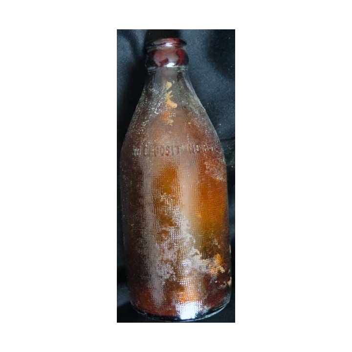 MILITARIA : bouteille de bierre US datée de la 2° guerre mondiale ne possédant plus d'étiquettes et dans son jus 