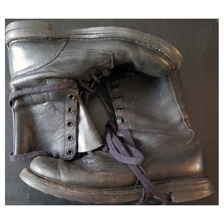 MILITARIA : paire de rangers en cuir de taille 43 de fabrication RUGAK  ABL semelles un peu usées