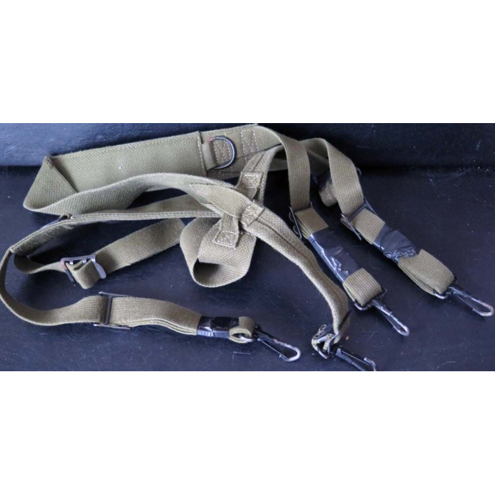 MILITARIA : bretelles de support de ceinturon avec sangles métalliques n° 3297 / 92