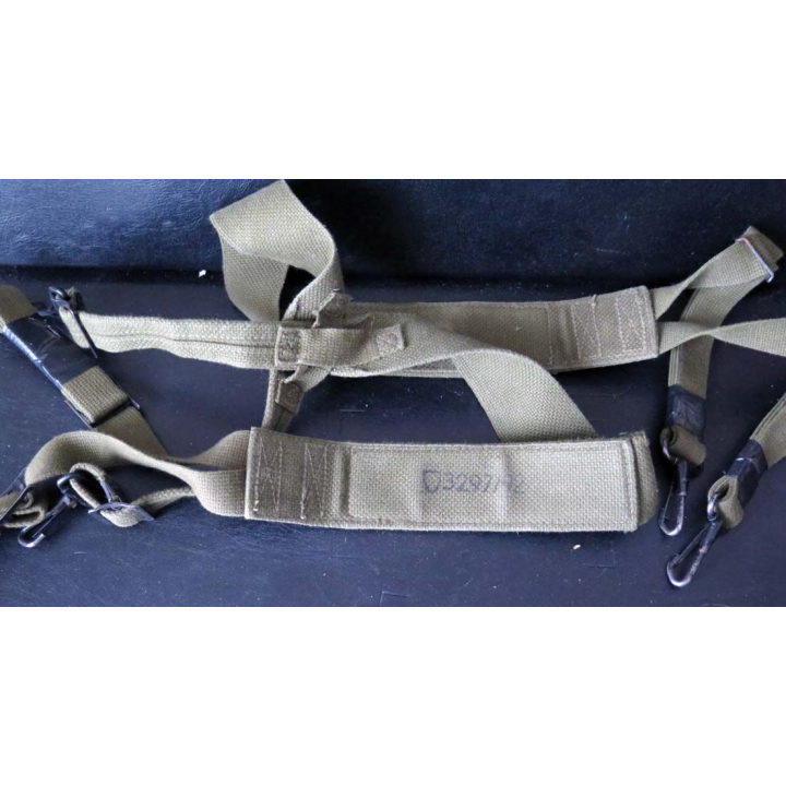 MILITARIA : bretelles de support de ceinturon avec sangles métalliques n° 3297 / 92