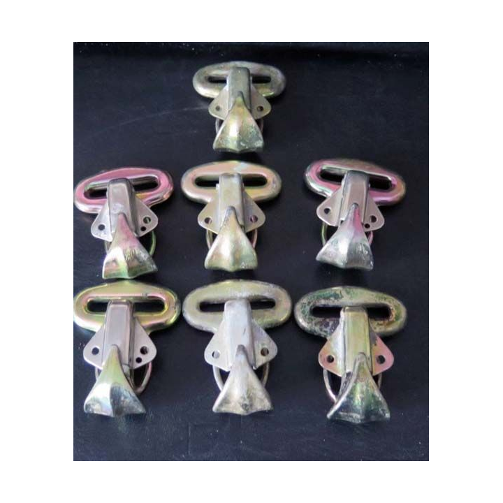 MILITARIA : sept crochets